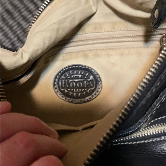 Roots crossbody genuine leather bag - Picture 2 of 2